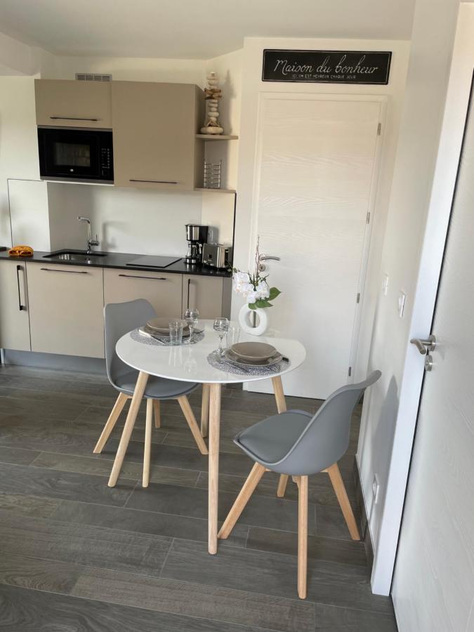 Au Charme Des Marees Apartment Lion-sur-Mer Exterior photo